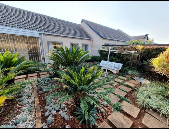 2 BEDROOM TOWNHOUSE FOR SALE IN ANNLIN